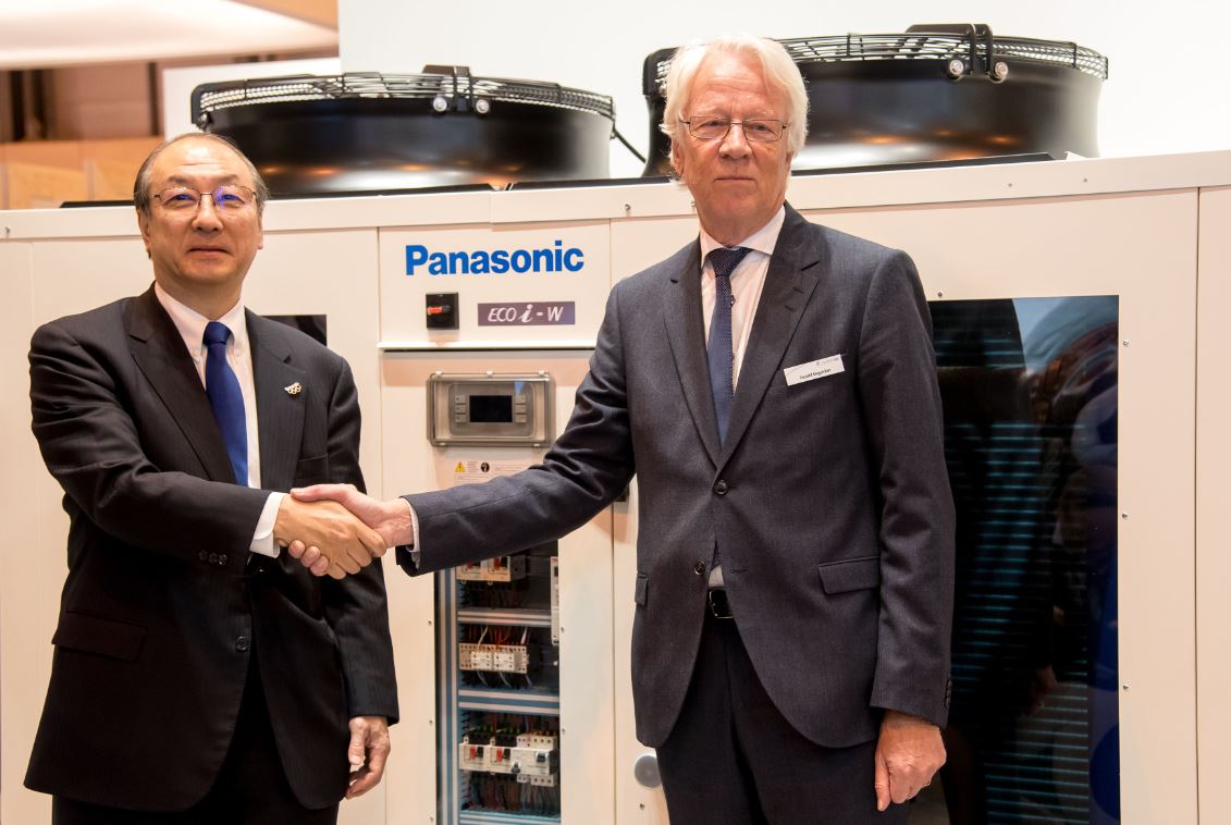 Pictured (left to right): Mr Toshiyuki Takagi, Executive Officer of Panasonic Corporation and President of Panasonic Air-Conditioner and Gerald Engstr&ouml;m, Chairman and Founder of Systemair announcing the Strategic Partnership between both companies at Climatizacion 2019.